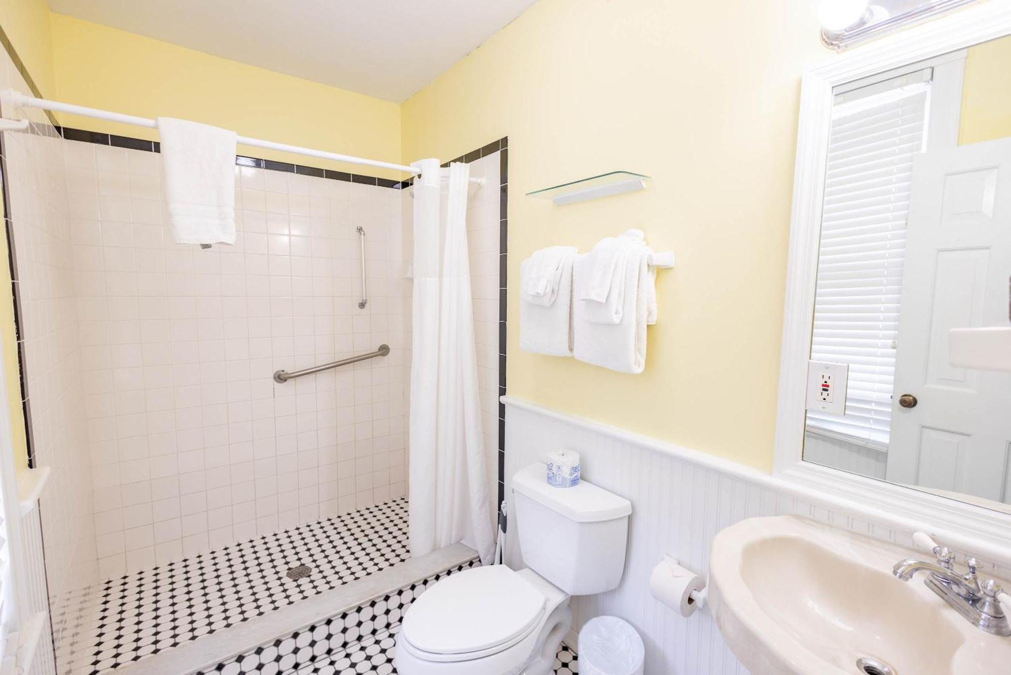 Deluxe Queen At The Curry Mansion - Parking & Heated Pool! Key West Bagian luar foto