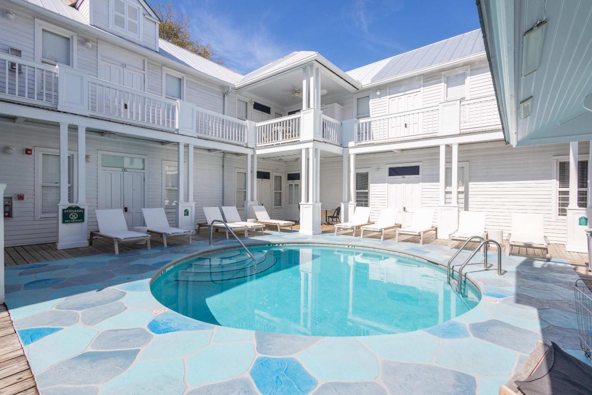 Deluxe Queen At The Curry Mansion - Parking & Heated Pool! Key West Bagian luar foto